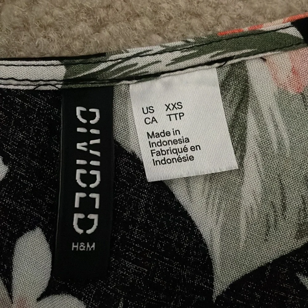 Divided floral short dress, above knee - Picture 2 of 3